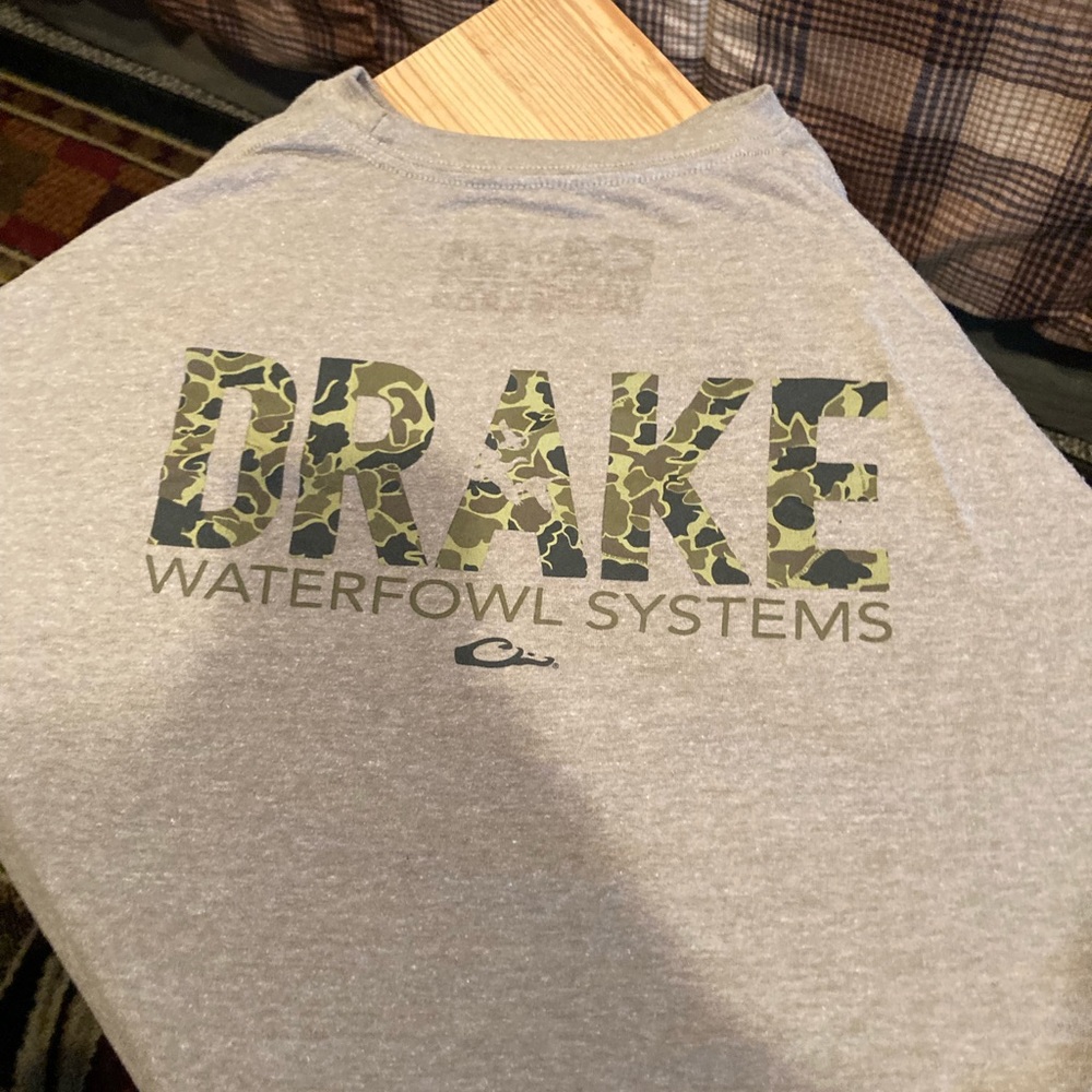 Mens Drake Waterfowl System logo t-shirt in excellent condition Mens Size XL